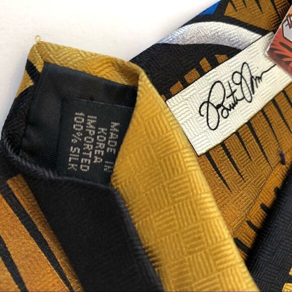 Burton Morris Pop Art Tie - Picture 5 of 5